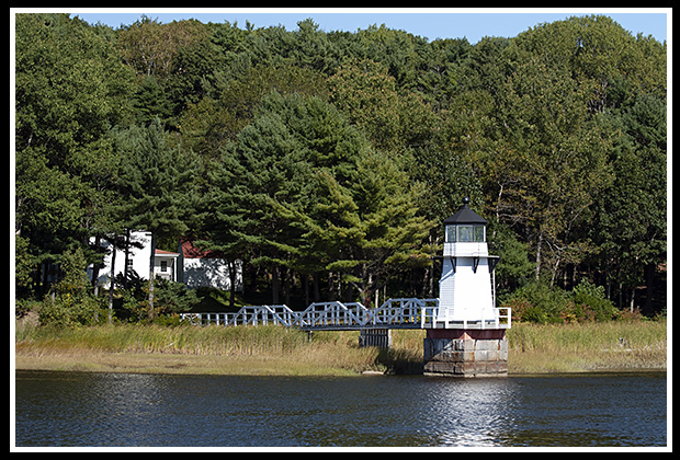 Doubling Point lighthouse river view