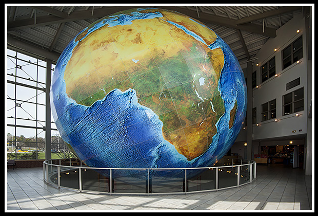 giant Eartha globe